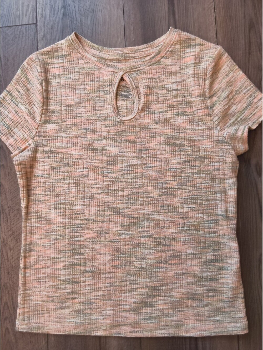 SO Women's XL Short Sleeve Ribbed Knit Top Keyhole Detail in Peach and Gray